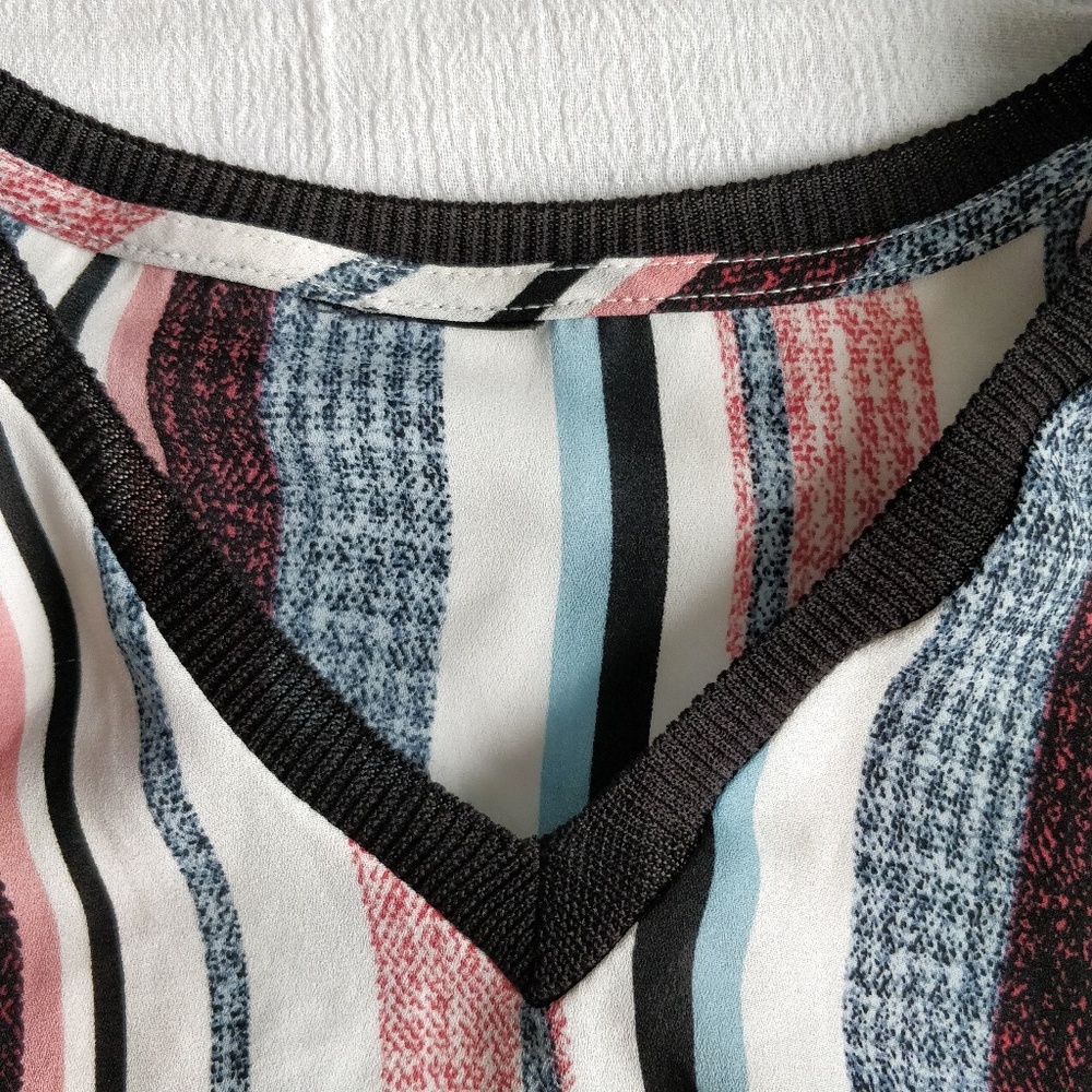 Striped V-neck Top - Picture 4 of 4